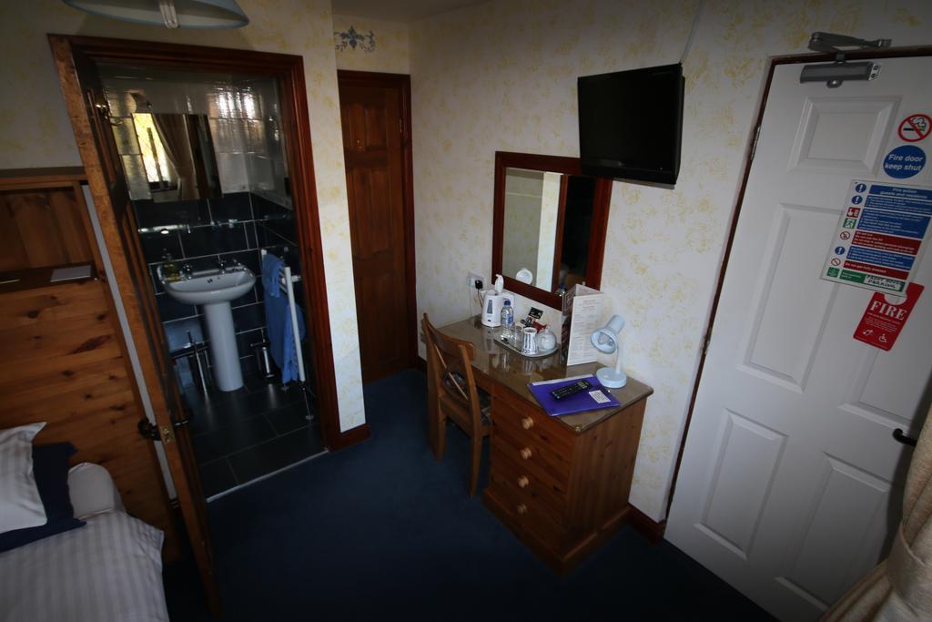 Eagles Guest House Lincoln Bagian luar foto