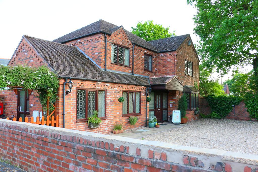 Eagles Guest House Lincoln Bagian luar foto